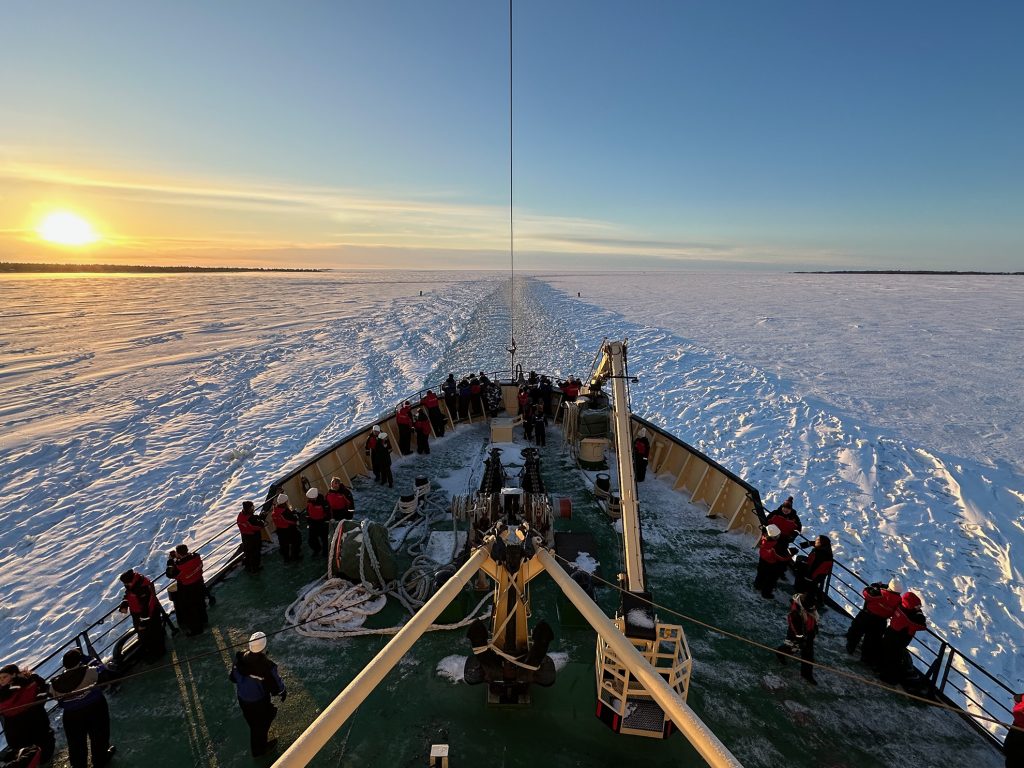 Jäänmurtaja Sampo risteily kuljetuksella Haaparannalta ja Torniosta