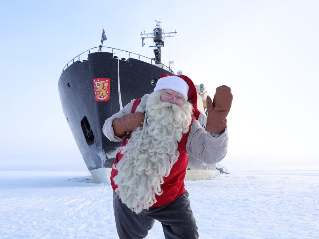 Walk on the frozen sea - Icebreaker Sampo